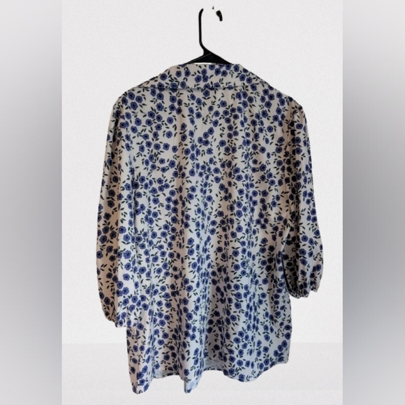 BOGO NWOT Ditsy Floral 3/4 Sleeve Collared Blouse- Large - Picture 2 of 3